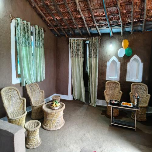 Mandhan View Point Homestay, Kajra